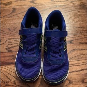 Big Boy’s size 6 WIDE New Balance Sneakers